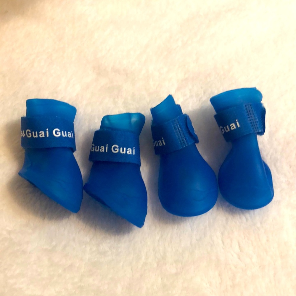 Dog shoes, rain shoes, anti slip, size medium 4 pc